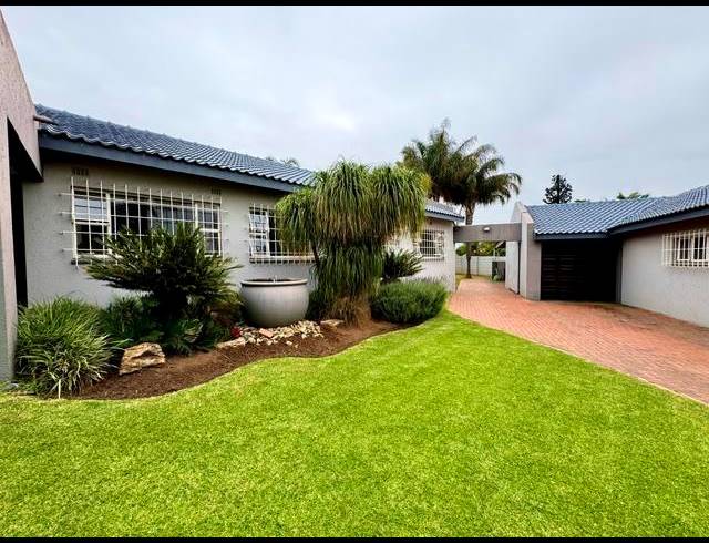 3 BEDROOM HOUSE FOR SALE IN ASTON MANOR